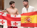 Ilia Topuria y su hermano, Aleksandre, con la bandera de España y Georgia
