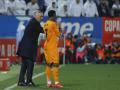 Carlo Ancelotti conversa con Vinicius en el partido de Copa frente al Leganés