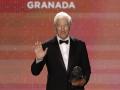 Richard Gere, con el Goya Internacional que le ha entregado Antonio Banderas