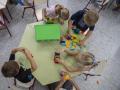 (Foto de ARCHIVO)
Varios niños juegan en el CEIP El Grau con motivo del inicio del curso escolar, a 12 de septiembre de 2022, en Valencia, Comunidad Valenciana (España). El curso escolar comienza en Valencia hoy lunes con más docentes y alumnos que el año pasado, 2021. La ratio media de alumnos en Infantil y Primaria se ha reducido un 1,3 % y en la ESO y Bachiller disminuye un 0,8 %. El curso comienza con la ausencia de restricciones por la pandemia y la implantación de la ley Lomloe en los cursos impares.

Jorge Gil / Europa Press
12 SEPTIEMBRE 2022;VALENCIA;CURSO ESCOLAR;JOAN RIBÓ;ALUMNOS;COLEGIO
12/9/2022