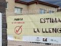 Cartelería a favor del valenciano en la educación en un colegio público de Valencia