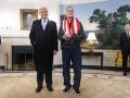 El presidente de Estados Unidos, Donald Trump, recibe a Mark Fogel, en la Casa Blanca