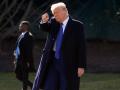 Donald Trump, presidente de EE.UU. camina en el patio de la Casa Blanca