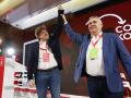 El reelegido secretario general del PSOE vasco, Eneko Andueza (i), junto al secretario de Organización del PSOE, Santos Cerdán