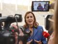 (Foto de ARCHIVO)
La alcaldesa de València, María José Catalá, atendiendo a los medios de comunicación