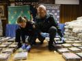 Agentes de la Policía Nacional y la Guardia Civil informan del material incautado en una operación contra el narco en La Puebla del Río (Sevilla)