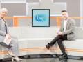 Rosa María Molló, presentadora de RTVE Responde, junto a Sergio Calderón, director de TVE