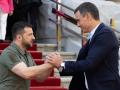 El presidente de Ucrania, Volodímir Zelenski, junto al presidente del Gobierno de España, Pedro Sánchez