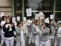 Un centenar de técnicos superiores sanitarios del Hospital Clínic de Barcelona protesta por el Estatuto Marco