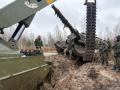 Tropas españolas y canadienses logran desatascar un Leopardo 2E atrapado en el barro en Letonia