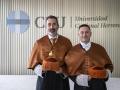 El profesor Nicolás Montes Sánchez, investigador principal del Grupo en Automatización Industrial y Robótica (AIR) de la CEU UCH, y Eduardo García Magraner, gerente del área de Ingeniería de Montaje y Baterías de Ford Valencia y doctor por la CEU UCH