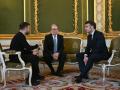 LONDON (Norway), 02/03/2025.- (L-R) French President Emmanuel Macron, British Prime Minister Keir Starmer and Ukrainian President Volodymyr Zelensky attend a summit on Ukraine, at Lancaster House in London, Britain, 02 March 2025. The British prime minister is hosting a summit of European leaders in London to discuss the ongoing war in Ukraine. (Noruega, Ucrania, Reino Unido, Londres) EFE/EPA/JAVAD PARSA NORWAY OUT