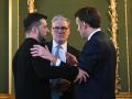LONDON (United Kingdom), 02/03/2025.- (L-R) Ukraine's President Volodymyr Zelensky, Britain's Prime Minister Keir Starmer and France's President Emmanuel Macron hold a trilateral meeting during a summit on Ukraine at Lancaster House in London, Britain, 02 March 2025. Starmer is hosting a summit of European leaders in London to discuss the ongoing war in Ukraine. (Francia, Ucrania, Reino Unido, Londres) EFE/EPA/JUSTIN TALLIS/POOL