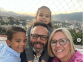 La hija de Edmundo González junto a su esposo e hijos