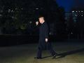 El presidente de Estados Unidos, Donald Trump, camina por el jardín sur de la Casa Blanca