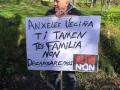Cartel de la manifestación frente a la casa de la consejera de la Xunta