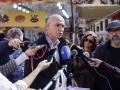 GRAFCVA6178. VALENCIA, 11/03/2025.- El concejal de Sanidad y Consumo del Ayuntamiento de València, José Gosálbez (Vox), realiza declaraciones durante la supervisión de las marcha de las inspecciones a las churrerías instaladas en las calles en Fallas. EFE/Kai Försterling