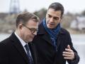Pedro Sánchez junto al primer ministro finlandés, este miércoles en Helsinki