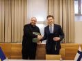 El ministro de Defensa finlandés, Antti Häkkänen, y su homólogo ucraniano, Rustem Umérov