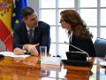 El presidente del Gobierno, Pedro Sánchez, y la ministra de Sanidad, Mónica García