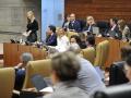 La presidenta de la Junta de Extremadura, María Guardiola, en el pleno de la Asamblea