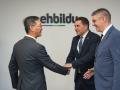 Otegi saluda al embajador chino