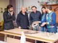 Visita de Marta Siles al taller del orfebre Jesús de Julián