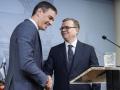Pedro Sánchez junto al primer ministro finlandés, Petteri Orpo