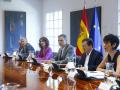 (Foto de ARCHIVO)
El ministro del Interior, Fernando Grande-Marlaska (2i); la vicepresidenta primera y ministra de Hacienda, María Jesús Montero (4d); el presidente del Gobierno, Pedro Sánchez (3d); el ministro de Asuntos Exteriores, Unión Europea y Cooperación, José Manuel Albares (2d), y la ministra de Inclusión, Seguridad Social y Migraciones, Elma Saiz (1d), durante una reunión con representantes del Patronato de la Fundación Centro para la Memoria de las Víctimas del Terrorismo, en el Complejo de la Moncloa, a 23 de julio de 2024, en Madrid (España)