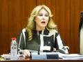 La consejera de Hacienda, Carolina España, este jueves durante su comparecencia parlamentaria en comisión.

REMITIDA / HANDOUT por JOAQUÍN CORCHERO/PARLAMENTO DE ANDALUCÍA
Fotografía remitida a medios de comunicación exclusivamente para ilustrar la noticia a la que hace referencia la imagen, y citando la procedencia de la imagen en la firma
03/4/2025