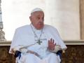 CIUDAD DEL VATICANO (VATICANO), 06/04/2025.- El papa Francisco se presenta en persona este domingo ante los fieles en la Plaza de San Pedro, tras dos semanas de convalecencia aislada en su residencia vaticana y 38 días de hospital por sus problemas respiratorios. EFE/Santa Sede / SOLO USO EDITORIAL/SOLO DISPONIBLE PARA ILUSTRAR LA NOTICIA QUE ACOMPAÑA (CRÉDITO OBLIGATORIO)