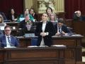 La presidenta del Govern, Marga Prohens, interviene en un pleno en el Parlament