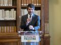 El Ministro de Cultura, Ernest Urtasun, en un acto propalestino en la Biblioteca Nacional