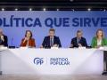 Alberto Núñez Feijóo, el lunes en una reunión con empresarios afectados por los aranceles