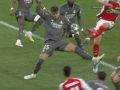 Posible penalti por mano de Raúl Asencio en el Emirates Stadium