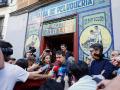 MADRID, 08/04/2025.-El exlíder de Podemos y exvicepresidente del Gobierno Pablo Iglesias presenta su libro 'Enemigos íntimos', donde denuncia la "derechización" de España a través de personajes políticos y mediáticos, este martes en la Taberna Garibaldi en Madrid.-EFE/ Juanjo Martín
