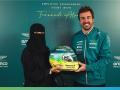 Fernando Alonso, con la diseñadora de su casco
