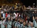 Miembros de la Legión portan el Cristo de la Buena Muerte, de la Cofradía de Mena, por las calles de Málaga