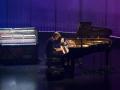 El pianista Edouard Ferlet durante el concierto en el que improvisó con la ayuda de inteligencia artificial