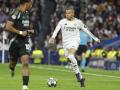 Mbappé conduce el balón durante el encuentro de vuelta de cuartos de Champions ante el Arsenal