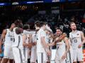 Los jugadores del Real Madrid celebran la sufrida victoria ante el Morabanc Andorra