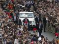 20 April 2025, Vatican, Vatican City: Pope Francis greets the crowd from the popemobile after the Easter mass, at St Peter's square in the Vatican. Photo: Alessia Giuliani/IPA via ZUMA Press/dpa

Alessia Giuliani/IPA via ZUMA Pr / DPA
20/4/2025 ONLY FOR USE IN SPAIN
