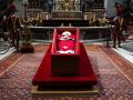 Los restos mortales del Papa Francisco, expuestos en San Pedro