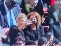 Yolanda Díaz y María Jesús Montero en el momento del selfi