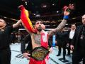 Ilia Topuria en un combate de UFC