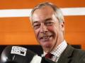 HULL (United Kingdom), 25/04/2025.- Leader of Reform UK party Nigel Farage visits the Boxclub gym in Hull, Britain, 25 April 2025. Farage and mayoral candidate Luke Campbell are campaigning in Hull ahead of the mayoral elections for Hull and East Yorkshire, due to be held in May. (Elecciones, Reino Unido) EFE/EPA/ADAM VAUGHAN