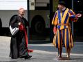 El cardenal francés Jean-Paul Vesco, tras la conclusión de una de las congregaciones