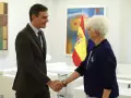 El presidente del Gobierno, Pedro Sánchez, mantiene un encuentro con la anterior embajadora de Israel en España, Rodica Radian-Gordon, en octubre de 2023