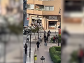Un magrebí la emprende a pedradas contra los clientes de la terraza de un bar del centro de Valencia
