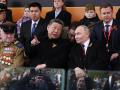 El presidente ruso, Vladímir Putin, y el presidente chino, Xi Jinping, asisten al desfile militar del Día de la Victoria en la Plaza Roja, en el centro de Moscú